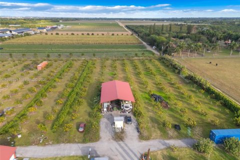 Коммерческая недвижимость в Майами, Флорида № 2058386