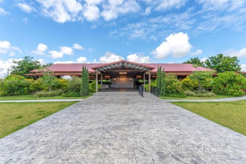 Купить коммерческую недвижимость в Майами, Флорида № 2058386 - фото 12