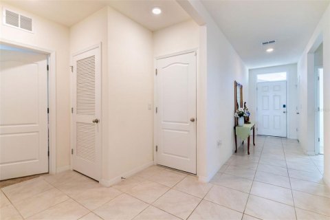 House in Clermont, Florida 4 bedrooms, 171.5 sq.m. № 2197019 - photo 7