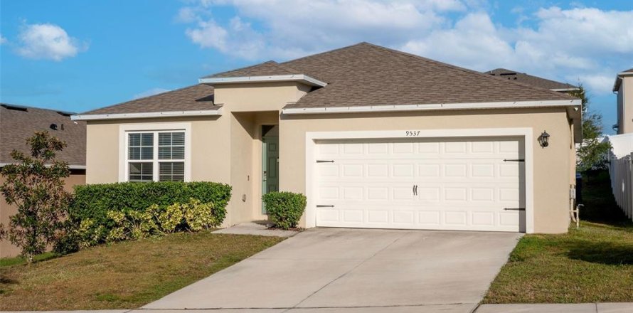 House in Clermont, Florida 4 bedrooms, 171.5 sq.m. № 2197019