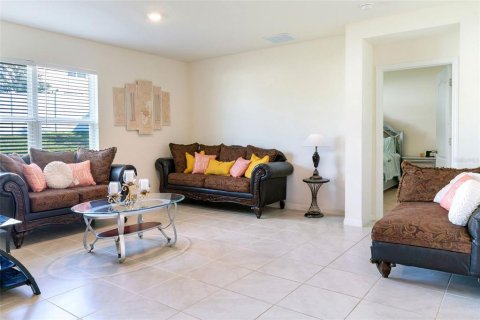 House in Clermont, Florida 4 bedrooms, 171.5 sq.m. № 2197019 - photo 17