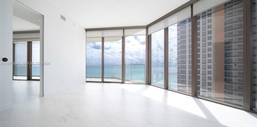 Condominio en Sunny Isles Beach, Florida, 2 dormitorios  № 2032696