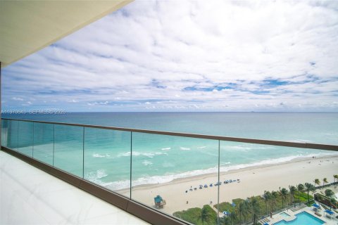 Condominio en venta en Sunny Isles Beach, Florida, 2 dormitorios, 145.21 m2 № 2032696 - foto 13