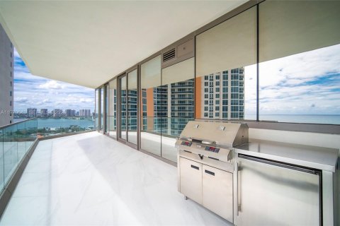Condominio en venta en Sunny Isles Beach, Florida, 2 dormitorios, 145.21 m2 № 2032696 - foto 16