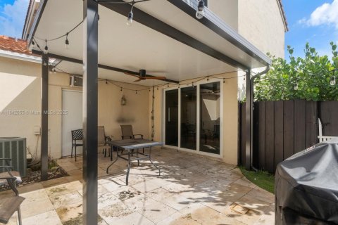 Townhouse in Pembroke Pines, Florida 3 bedrooms, 140.93 sq.m. № 1834371 - photo 19