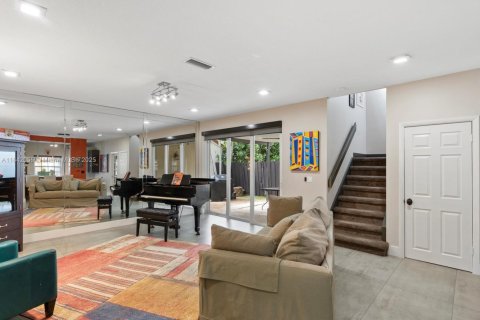 Townhouse in Pembroke Pines, Florida 3 bedrooms, 140.93 sq.m. № 1834371 - photo 2