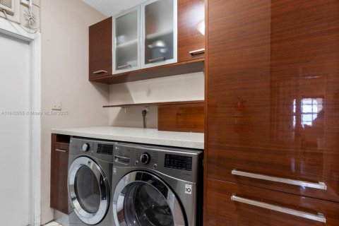 Townhouse in Pembroke Pines, Florida 3 bedrooms, 140.93 sq.m. № 1834371 - photo 27