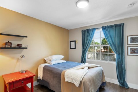 Townhouse in Pembroke Pines, Florida 3 bedrooms, 140.93 sq.m. № 1834371 - photo 12