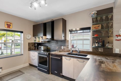 Townhouse in Pembroke Pines, Florida 3 bedrooms, 140.93 sq.m. № 1834371 - photo 4