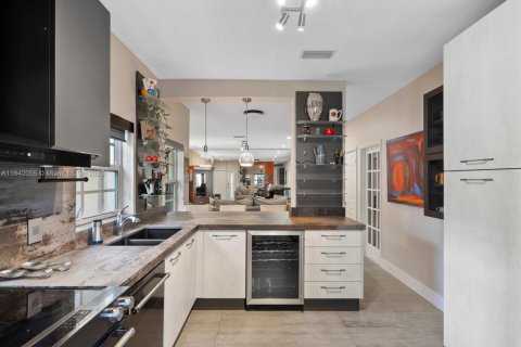 Townhouse in Pembroke Pines, Florida 3 bedrooms, 140.93 sq.m. № 1834371 - photo 6