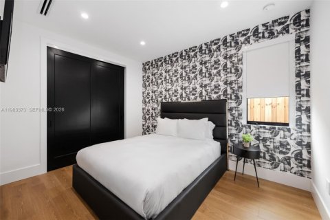 House in Miami, Florida 5 bedrooms, 271.18 sq.m. № 2046743 - photo 16