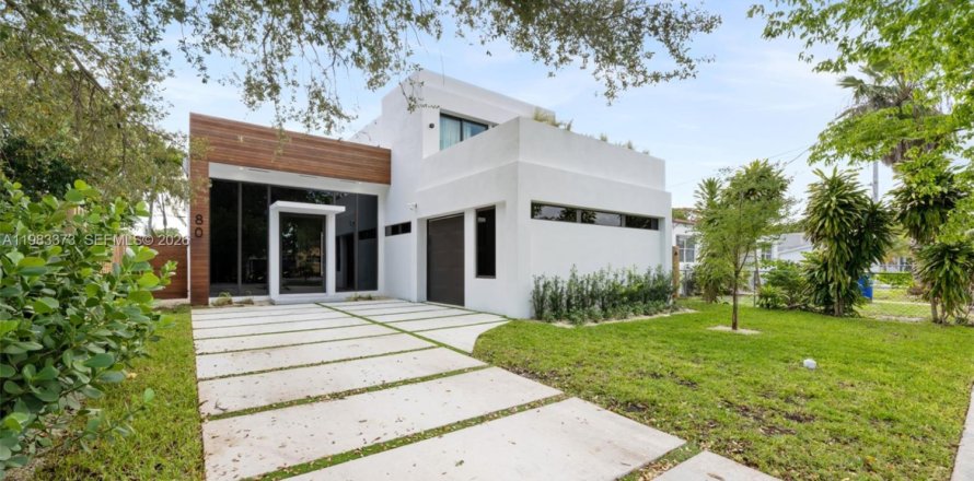 House in Miami, Florida 5 bedrooms, 271.18 sq.m. № 2046743
