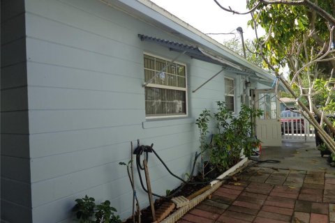 House in Saint Petersburg, Florida 3 bedrooms, 124.49 sq.m. № 2225564 - photo 28