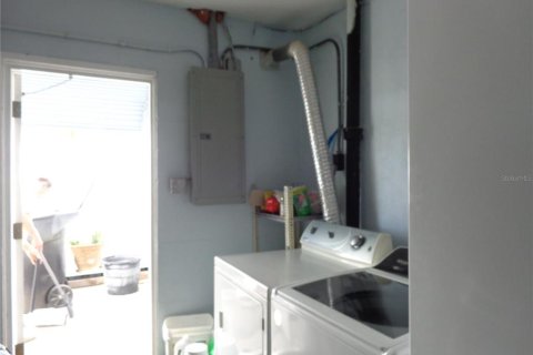 House in Saint Petersburg, Florida 3 bedrooms, 124.49 sq.m. № 2225564 - photo 22