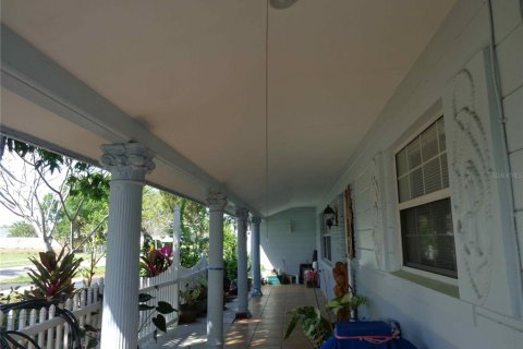 House in Saint Petersburg, Florida 3 bedrooms, 124.49 sq.m. № 2225564 - photo 2