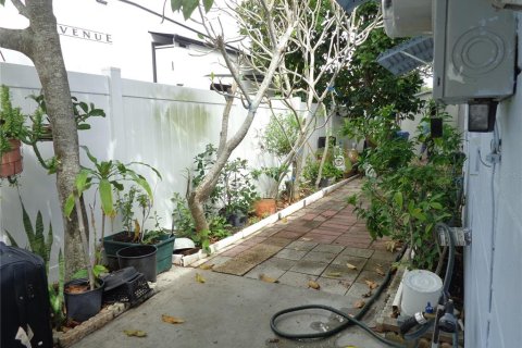 House in Saint Petersburg, Florida 3 bedrooms, 124.49 sq.m. № 2225564 - photo 23