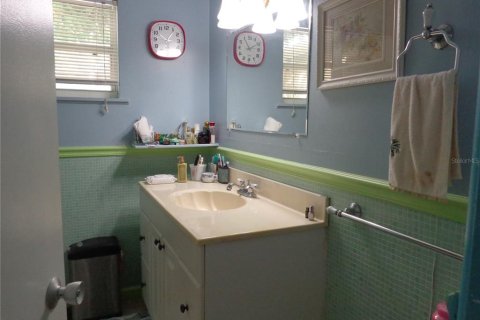 House in Saint Petersburg, Florida 3 bedrooms, 124.49 sq.m. № 2225564 - photo 9