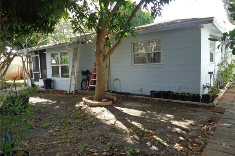 House in Saint Petersburg, Florida 3 bedrooms, 124.49 sq.m. № 2225564 - photo 27