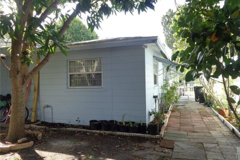 House in Saint Petersburg, Florida 3 bedrooms, 124.49 sq.m. № 2225564 - photo 26