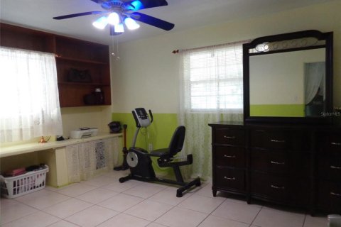 House in Saint Petersburg, Florida 3 bedrooms, 124.49 sq.m. № 2225564 - photo 7