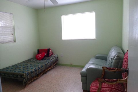 House in Saint Petersburg, Florida 3 bedrooms, 124.49 sq.m. № 2225564 - photo 12