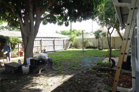 House in Saint Petersburg, Florida 3 bedrooms, 124.49 sq.m. № 2225564 - photo 29