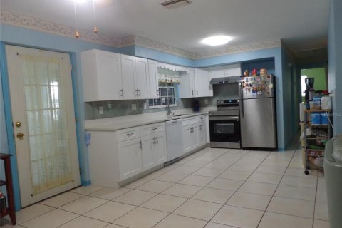 House in Saint Petersburg, Florida 3 bedrooms, 124.49 sq.m. № 2225564 - photo 4