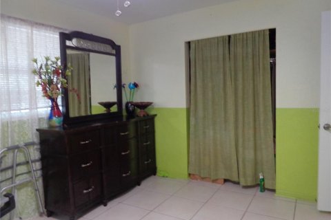House in Saint Petersburg, Florida 3 bedrooms, 124.49 sq.m. № 2225564 - photo 8
