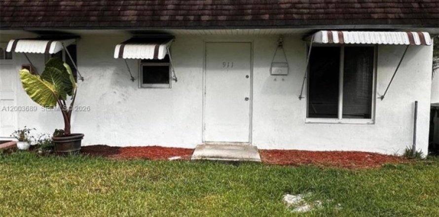 Apartment in Homestead, Florida 2 bedrooms, 117.06 sq.m. № 2069185