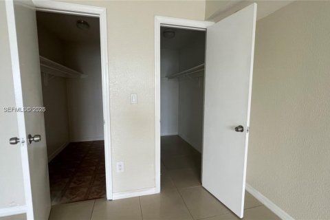 Снять в аренду кондоминиум в Майами, Флорида 2 спальни, 109.16м2, № 2047931 - фото 18