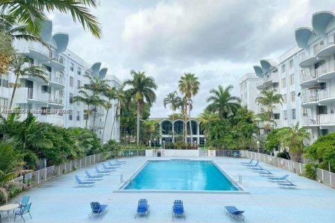 Снять в аренду кондоминиум в Майами, Флорида 2 спальни, 109.16м2, № 2047931 - фото 24