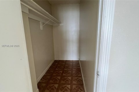 Снять в аренду кондоминиум в Майами, Флорида 2 спальни, 109.16м2, № 2047931 - фото 17