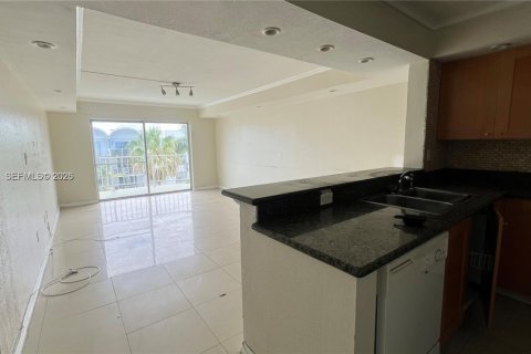 Снять в аренду кондоминиум в Майами, Флорида 2 спальни, 109.16м2, № 2047931 - фото 3