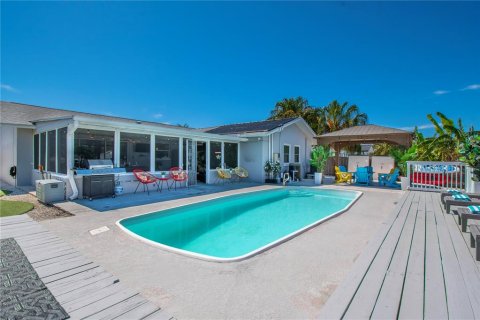 House in Tampa, Florida 5 bedrooms, 192.4 sq.m. № 2166551 - photo 25