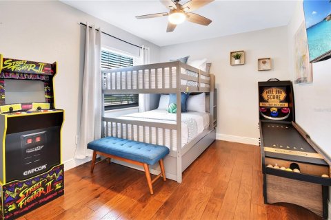 House in Tampa, Florida 5 bedrooms, 192.4 sq.m. № 2166551 - photo 6