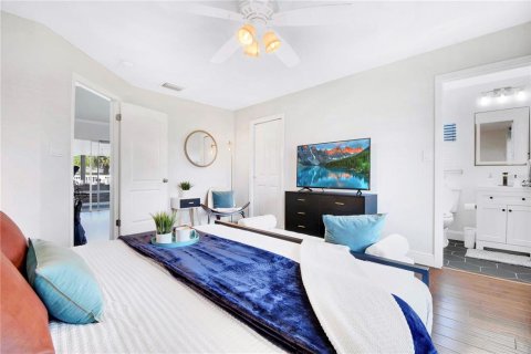 House in Tampa, Florida 5 bedrooms, 192.4 sq.m. № 2166551 - photo 4