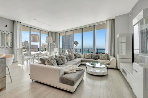 Condo in Miami, Florida, 3 bedrooms  № 2003146