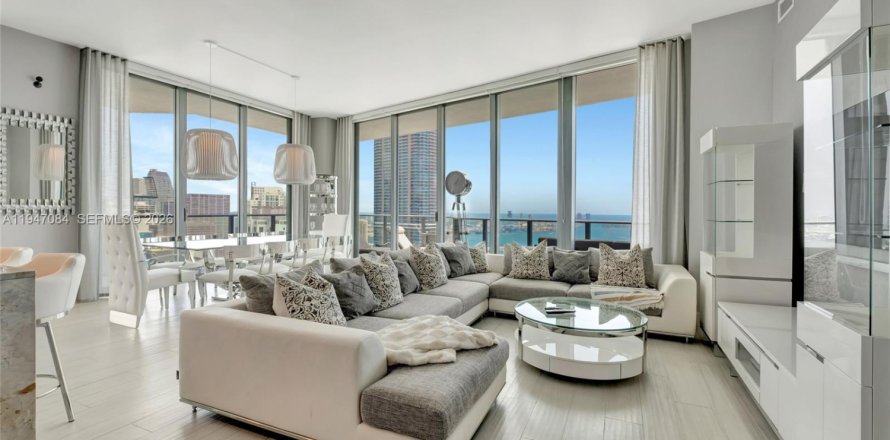 Condo in Miami, Florida, 3 bedrooms  № 2003146