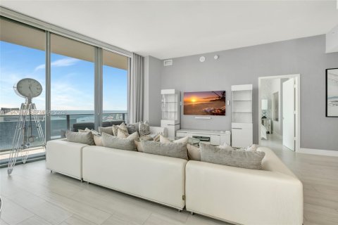 Condo in Miami, Florida, 3 bedrooms  № 2003146 - photo 16