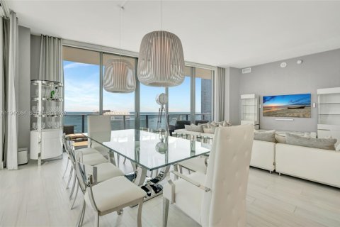 Condo in Miami, Florida, 3 bedrooms  № 2003146 - photo 15