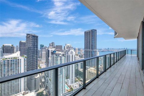 Condo in Miami, Florida, 3 bedrooms  № 2003146 - photo 2