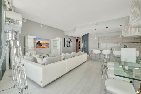 Condo in Miami, Florida, 3 bedrooms  № 2003146 - photo 17