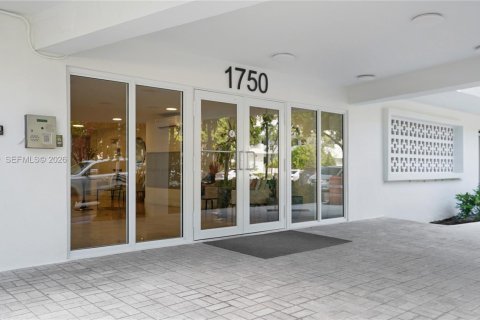 Copropriété à louer à Miami Beach, Floride: 34.1 m2 № 2154892 - photo 14