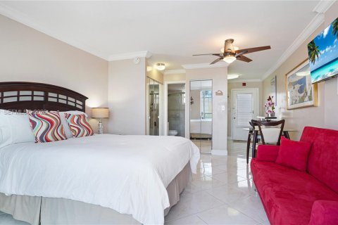 Copropriété à louer à Miami Beach, Floride: 34.1 m2 № 2154892 - photo 2