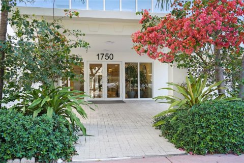 Copropriété à louer à Miami Beach, Floride: 34.1 m2 № 2154892 - photo 16