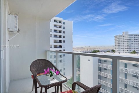 Copropriété à louer à Miami Beach, Floride: 34.1 m2 № 2154892 - photo 9