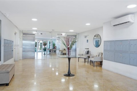Copropriété à louer à Miami Beach, Floride: 34.1 m2 № 2154892 - photo 13