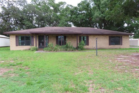 House in Auburndale, Florida 3 bedrooms, 171.59 sq.m. № 2291256