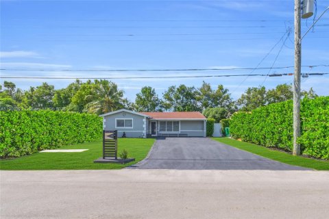 Villa ou maison à vendre à Miramar, Floride: 5 chambres, 156.45 m2 № 1954334 - photo 1