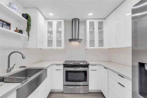 Villa ou maison à vendre à Miramar, Floride: 5 chambres, 156.45 m2 № 1954334 - photo 10